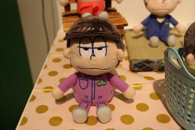 「おそ松さん」6つ子のぬいぐるみ タカラトミーアーツから発売