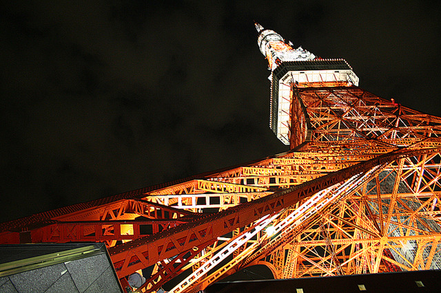夜の東京タワー外観（撮影：冨岡晶）