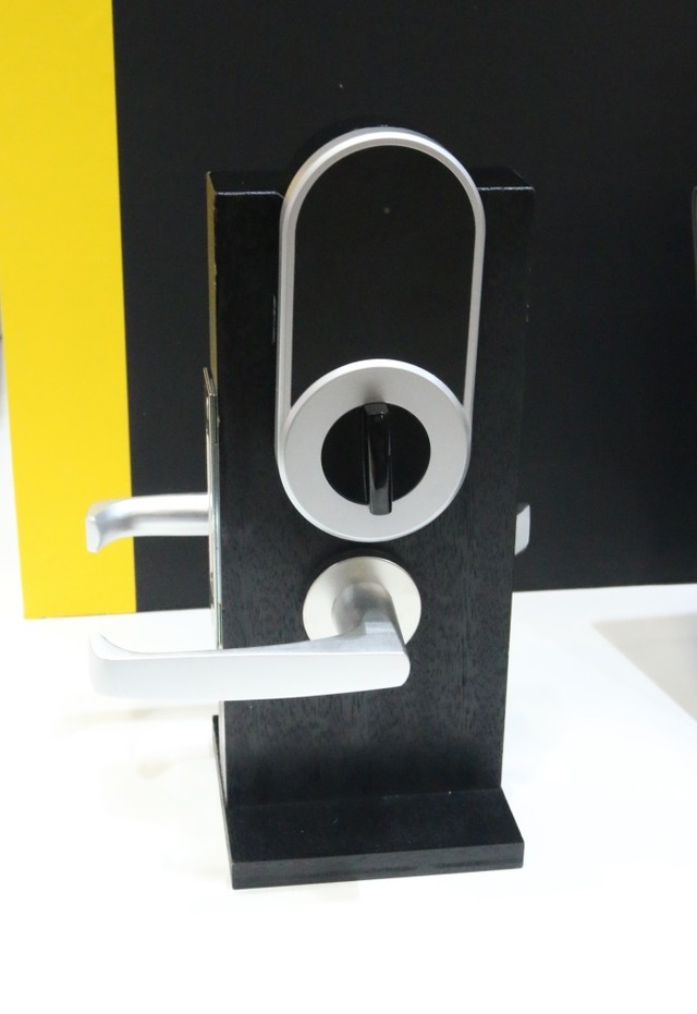 今回の参考展示で使われていたスマートロックは、ライナフが提供する「NinjaLock」だった（撮影：防犯システム取材班）