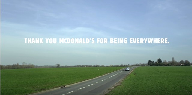 「どこにでもあるマクドナルド、ありがとう」（動画「BURGER KING reveals the end of a McDonald's commercial」より）