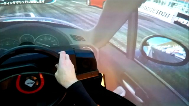 スポーツ走行体験マシン「リアルドライブ」のプレイ画面