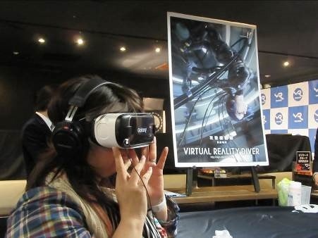 ネットカフェで展開中の「VR THEATER」