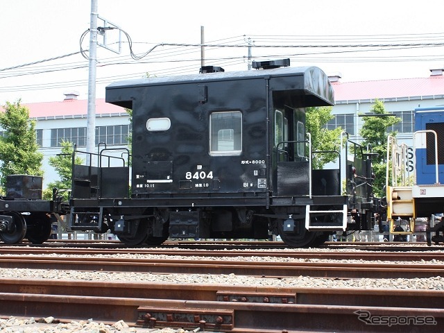 東武のSL列車は蒸気機関車と客車だけでなく車掌車やディーゼル機関車も連結する。写真は東武がJR貨物・JR西日本から譲り受ける車掌車（ヨ8634・ヨ8709）と同型のヨ8404。