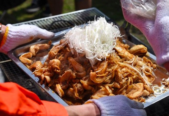 クロコダイルのタンを味噌炒めに