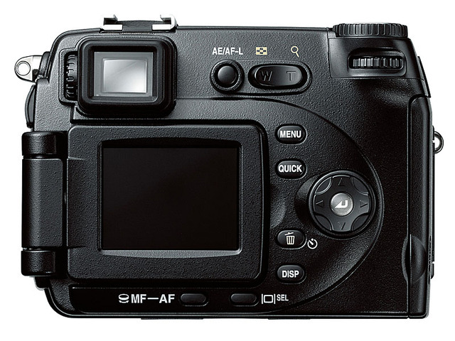 　ニコンは、広角24mmの3.5倍ズームレンズを搭載したコンパクトデジタルカメラ「COOLPIX8400」を10月1日に発売する。実売予想価格は110,000円前後。