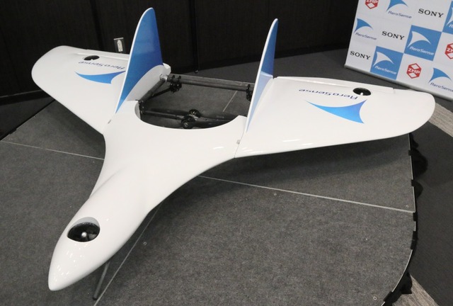 2015年8月に開催されたエアロセンスの設立に関する記者発表会でお披露目された垂直離発着型UAVの実験機（撮影：防犯システム取材班）