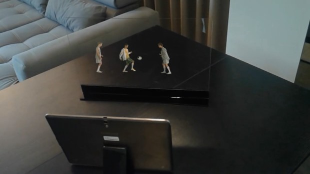 スマホやPCの画面をホログラム上映！近未来技術が自宅で楽しめる「HoloVit」