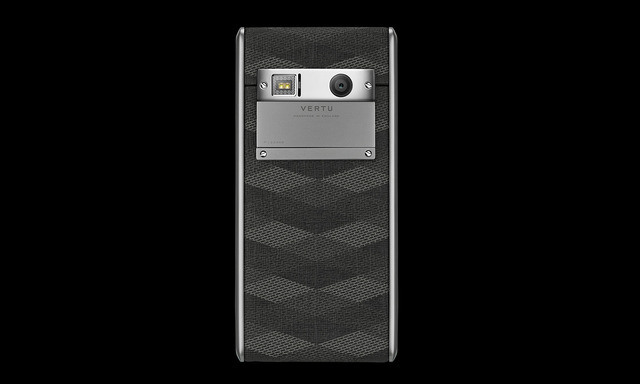 廉価版なのに約44万円！ 英高級スマホブランド「VERTU」が新モデル