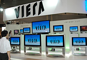 　日本オーディオ協会主催の音楽・映像機器展示会「A＆Vフェスタ 2004」がパシフィコ横浜で22日開幕した。会期は25日までの4日間。