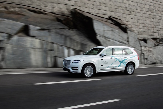 Uber、自動運転車サービス実現へ加速！Volvoとの提携、Otto買収を発表