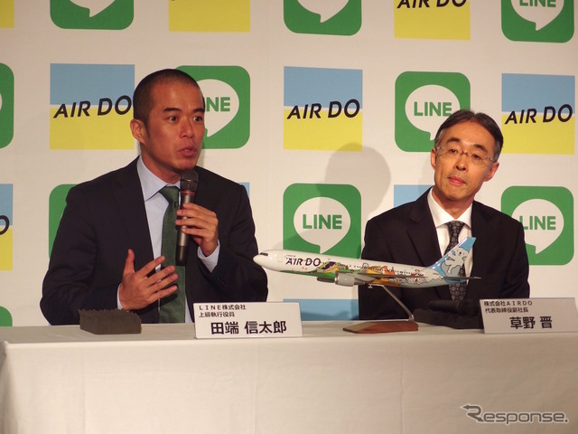 LINEの田端信太郎上級執行役員（向かって左）とAIR DOの草野晋代表取締役副社長