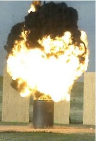 「BCR X10」を使った爆破実験の様子（画像提供：シー・ティ・マシン）