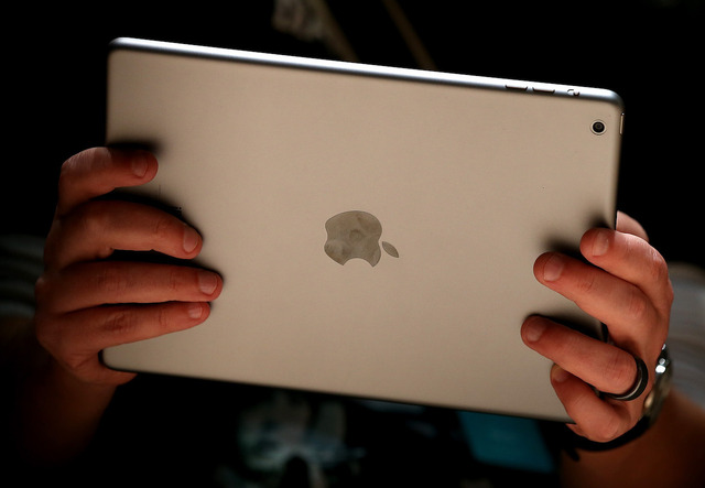 2013年発売のiPad Air　（C）Getty Images