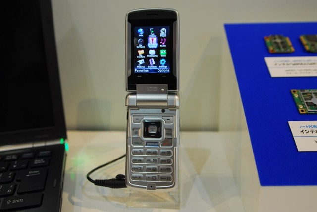 京セラが開発をしたモバイルWiMAX対応の携帯電話