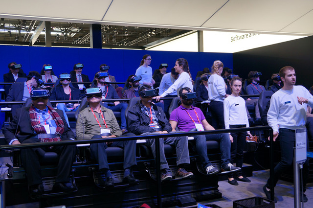 数種類のGear VRの体験コーナーが用意された