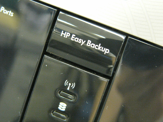 「HP EASY BACKUP」ボタンで、簡単にバックアップ