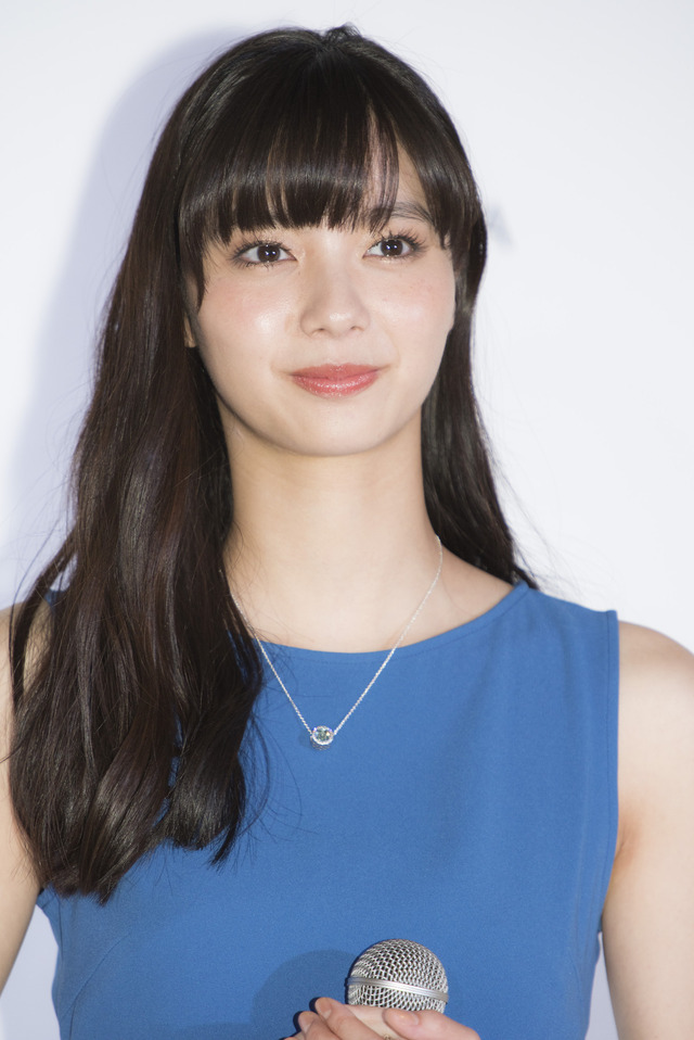 新川優愛、筧美和子とのラブラブっぷりを明かす「会えないときはお風呂で2時間くらい電話」