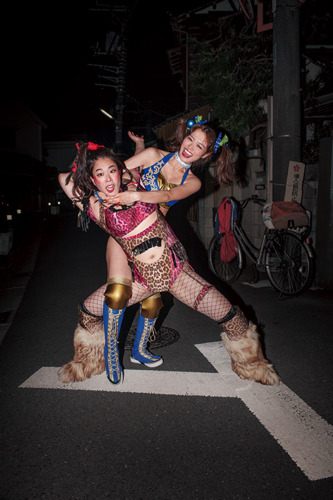 内田理央、女子プロレスラー姿でコブラツイストを披露
