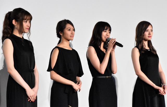 ブラックのドレスで登場した乃木坂46メンバー