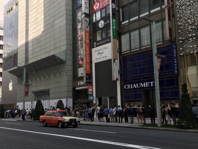 銀座Apple Store目行列