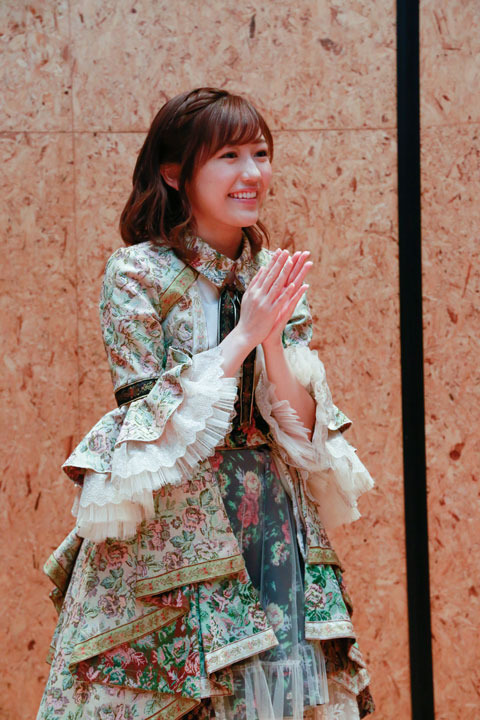 AKB48渡辺麻友、自身の卒業前ラストシングルの店舗ディスプレイに感謝