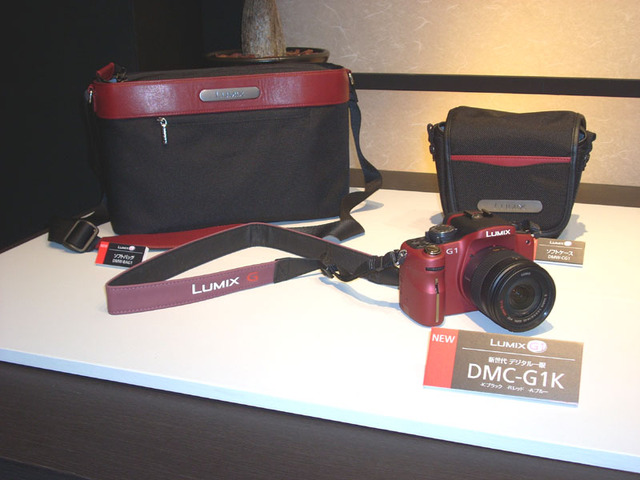 本体のLUMIX DMC-G1とアクセサリー