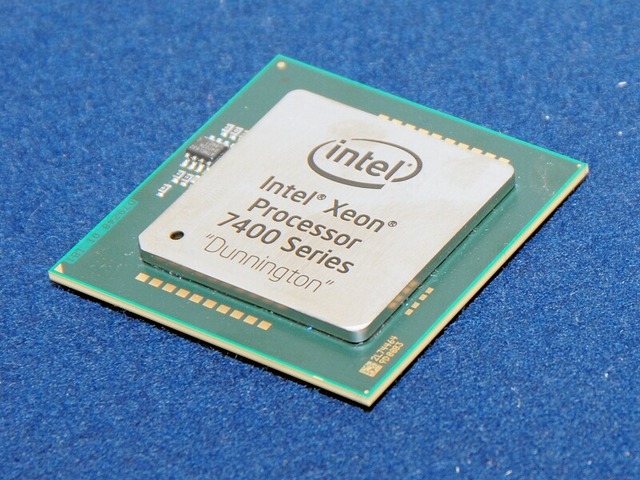 　インテルは16日、ハイエンドサーバ向けのCPU「インテル Xeon プロセッサ 7400番台」（開発コード：Dunnington）を発表した。7モデルを用意し、コアは6つまたは4つ、動作周波数は2.66GHzから2.13GHz、3次キャッシュは8Mバイトから16Mバイトとなっている。