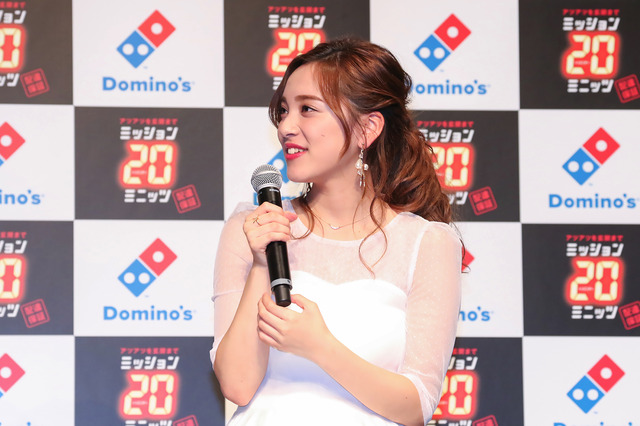 業界最短！ドミノ・ピザの20分デリバリー発表に、とろサーモンと都丸紗也華が登壇