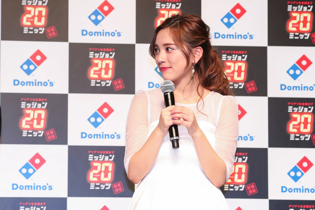 業界最短！ドミノ・ピザの20分デリバリー発表に、とろサーモンと都丸紗也華が登壇