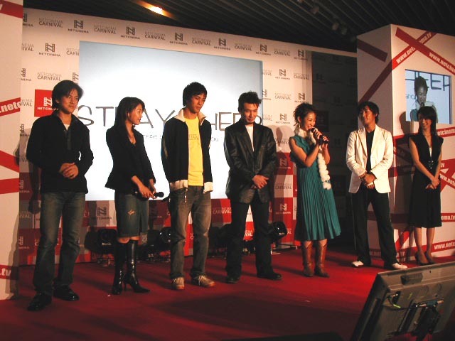 舞台挨拶には加納周典監督のほか、高野八誠、松田賢二ら総勢7人が登場した