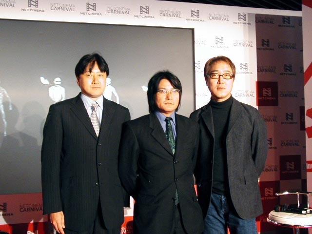向かって右から俳優の佐野史郎、林海象監督、大和田廣樹ネットシネマカーニバル実行委員長