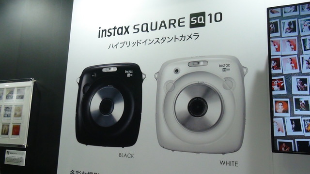 プリンタを内蔵したデジカメ「Instax Square SQ10」