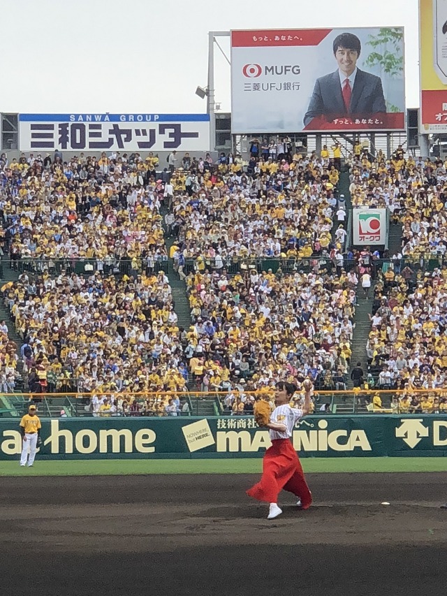 足立佳奈、夢の甲子園で始球式挑戦！豪速球を披露