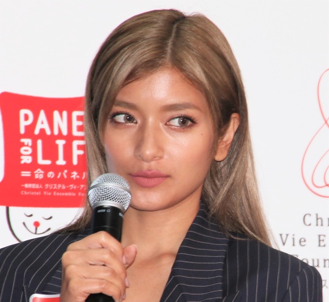 ローラ【撮影：小宮山あきの】