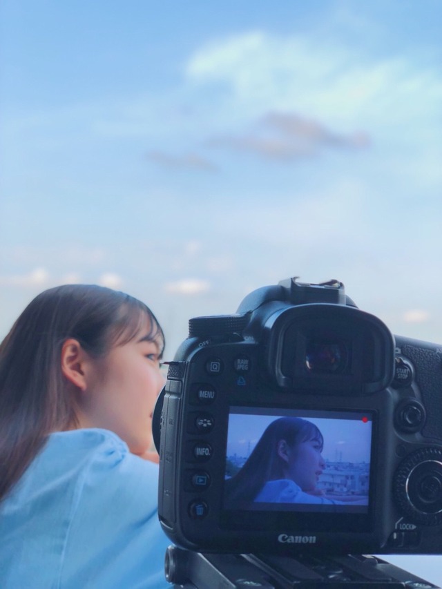 内田珠鈴、MVでファーストキス！「今でも、自分で観ると笑ってしまいます」