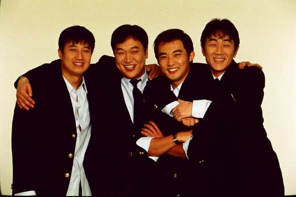 韓国人気男優4人とソン・ユナ出演の、恋愛ドラマとはひと味違うナイスガイ4人組の物語。