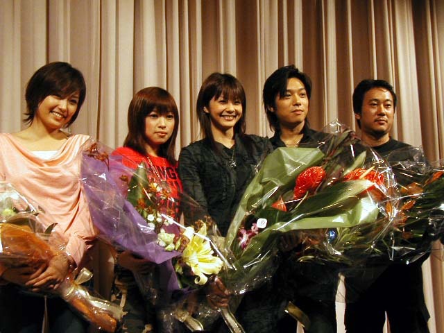 舞台挨拶には倉持健一監督のほか、松田一沙、吉岡毅志らの出演陣が登場した
