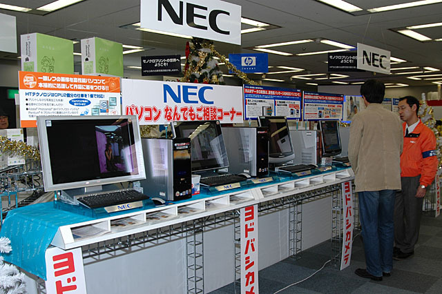 NECは、最新スペックのデスクトップPCやノートPCを出展