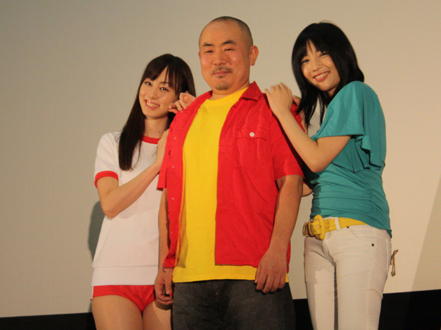 映画「平凡ポンチ」出演の3人。（左から）秋山莉奈、佐藤佐吉、森下悠里