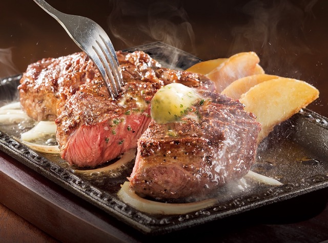 ステーキガスト、肉の日限定メニューで「塊肉」2種を焼肉で提供