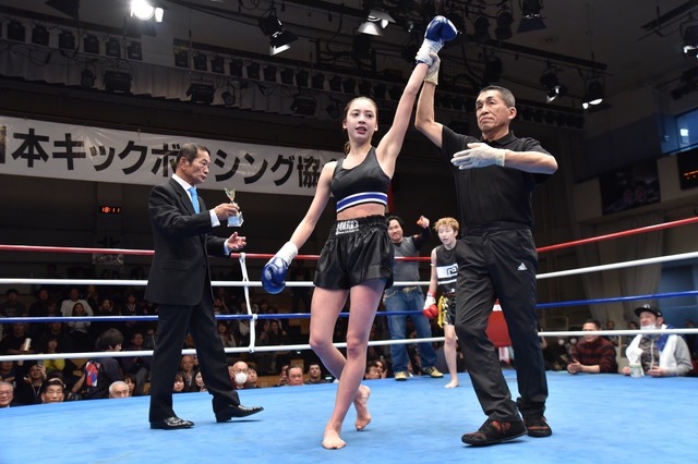 「ミスセブンティーン2018」高橋アリスがキックボクシング大会で優勝