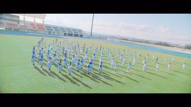 日向坂46のデビューシングル『キュン』MV公開！学校を舞台にダンス