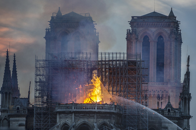 ノートルダム大聖堂の火災の様子（ｃ）Gettly Images