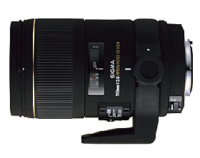 　シグマは、12月18日発売予定のニコン用単焦点マクロレンズ「APO MACRO 150mm F2.8 EX DG HSM」の発売日を延期した。