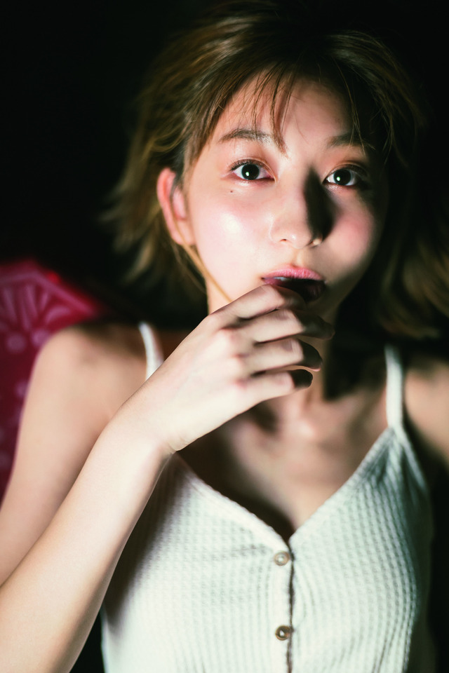 飯田里穂 20th Anniversary PHOTOBOOK「永遠と一瞬」（東京ニュース通信社刊）