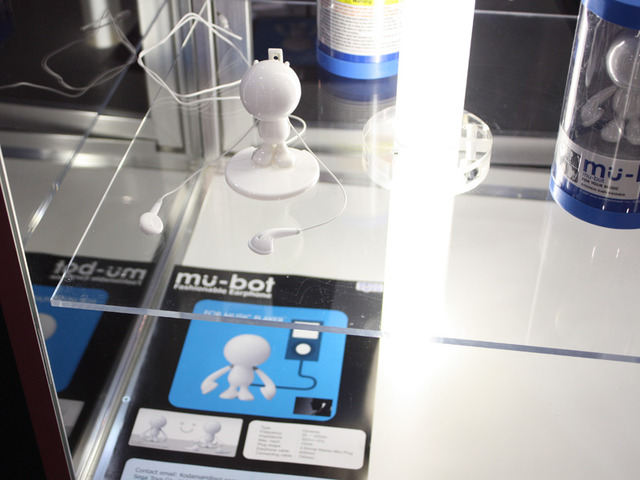 ユニークな人形型デザインのSEGA TOYS製イヤホン「Mu-bot」