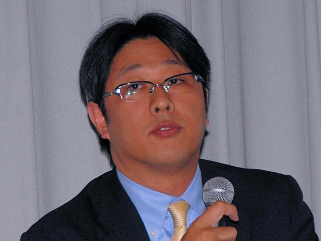 J：COMの通信事業戦略部長である阿賀谷匡章氏
