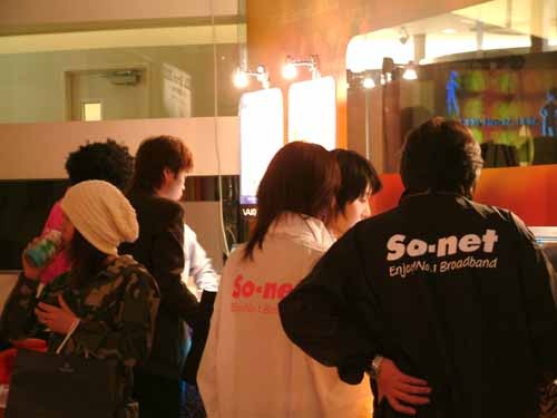 DANCE★MANライブ大いに盛り上がる−SOUL So-net 2003初日は大入り満員