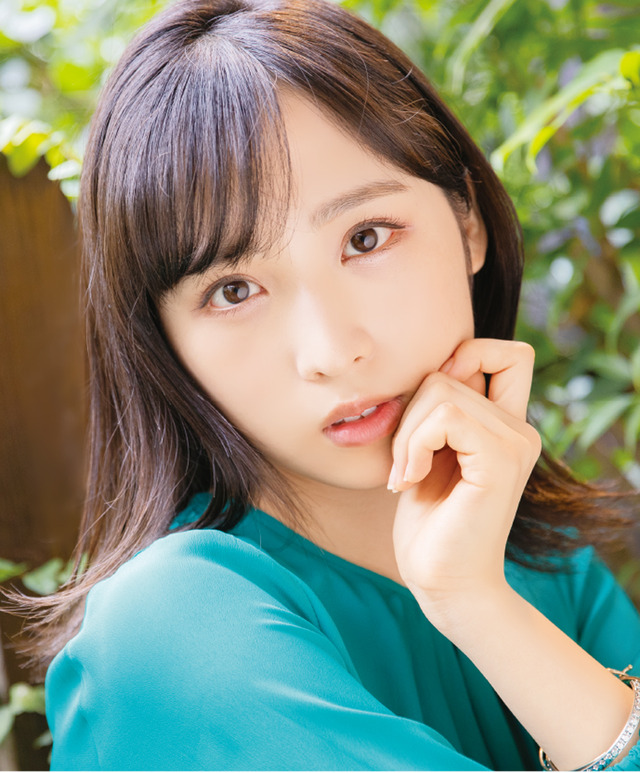 小栗有以（AKB48）（C）大塚素久（SYASYA）／NEXTGIRL図鑑2020-2021