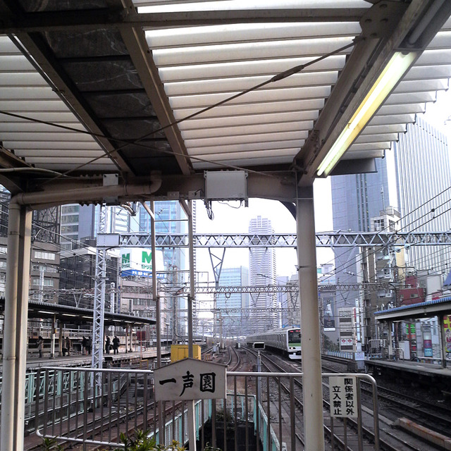 新橋駅構内に設置されていたUQ Comの基地局